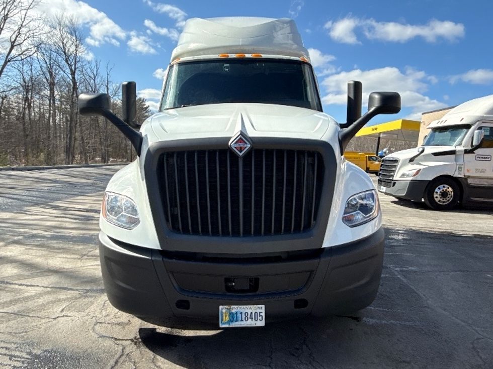 Sleeper Tractor-Heavy Duty Tractors-International-2022-LT625-White Deer-PA-257,682\n\t\tmiles-$ 70,750 - Image 2