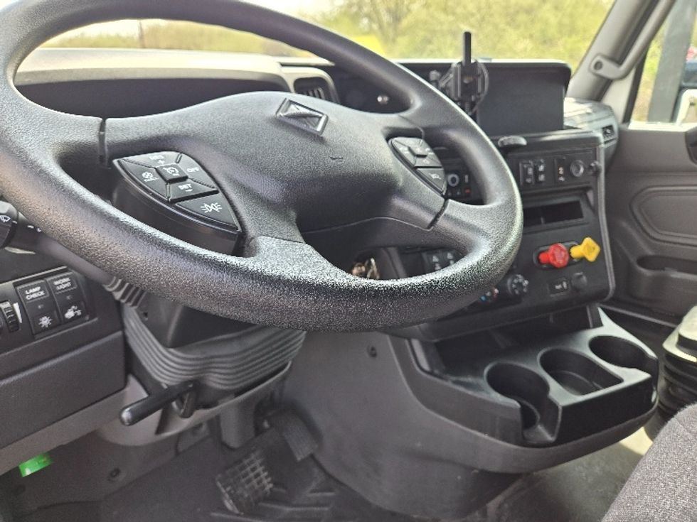 Sleeper Tractor-Heavy Duty Tractors-International-2022-LT625-White Deer-PA-338,117\n\t\tmiles-$ 73,750 - Image 10