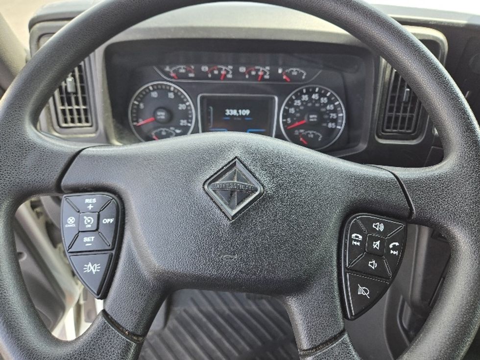 Sleeper Tractor-Heavy Duty Tractors-International-2022-LT625-White Deer-PA-338,117\n\t\tmiles-$ 73,750 - Image 11