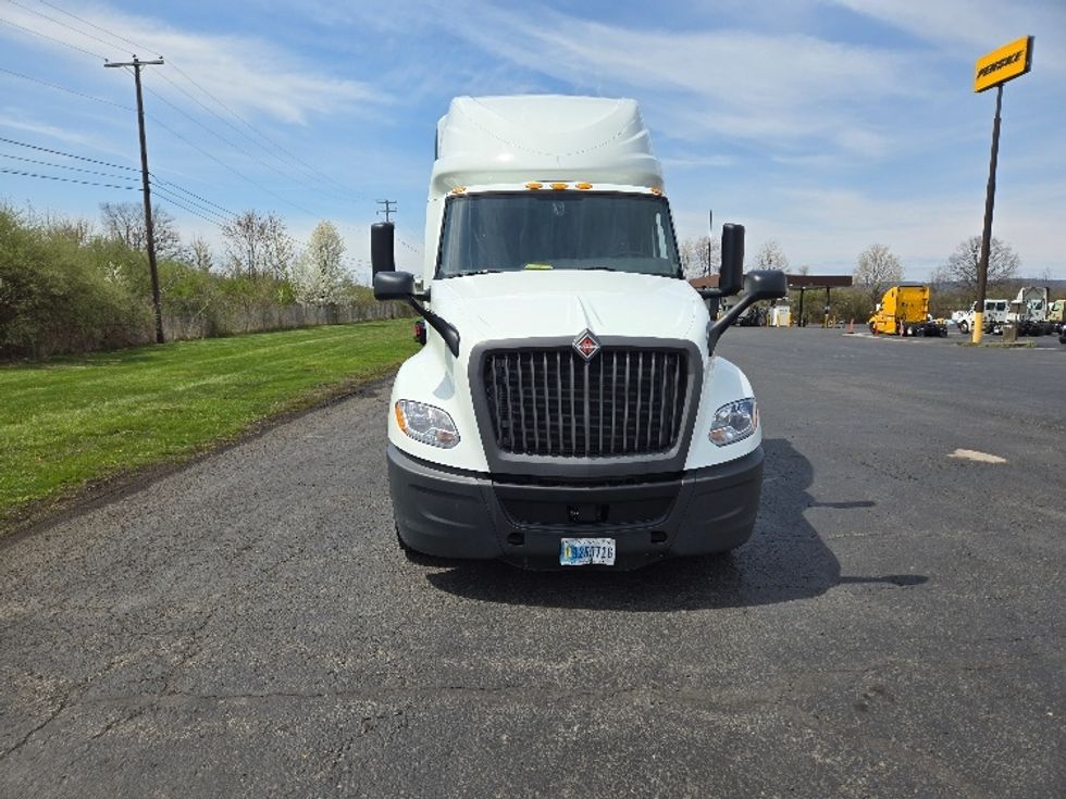 Sleeper Tractor-Heavy Duty Tractors-International-2022-LT625-White Deer-PA-338,117\n\t\tmiles-$ 73,750 - Image 2