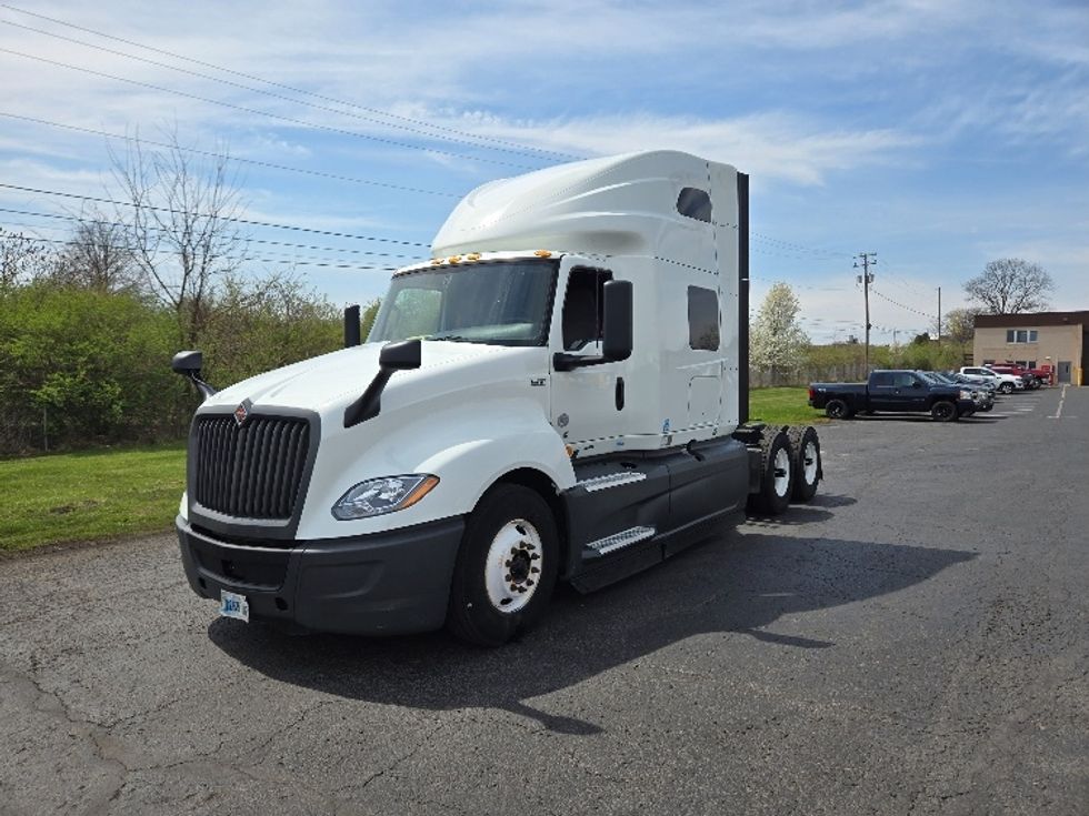 Sleeper Tractor-Heavy Duty Tractors-International-2022-LT625-White Deer-PA-338,117\n\t\tmiles-$ 73,750 - Image 3