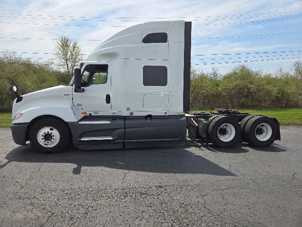 Sleeper Tractor-Heavy Duty Tractors-International-2022-LT625-White Deer-PA-338,117\n\t\tmiles-$ 73,750 - Image 4