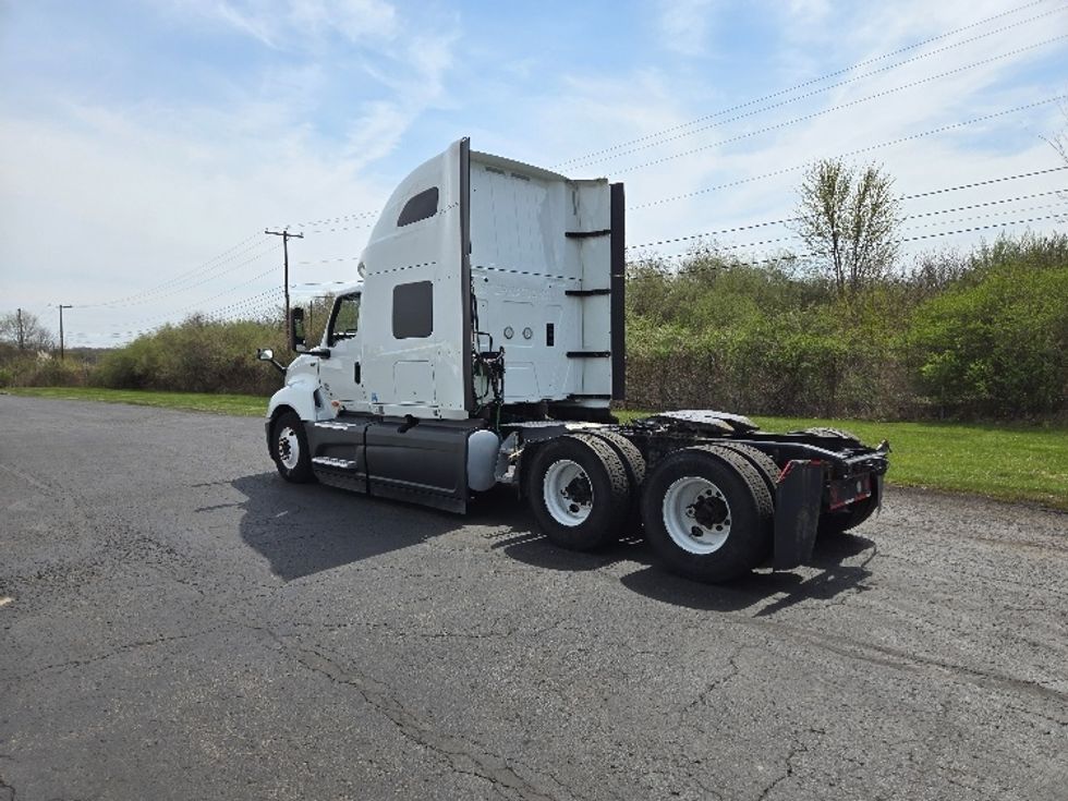Sleeper Tractor-Heavy Duty Tractors-International-2022-LT625-White Deer-PA-338,117\n\t\tmiles-$ 73,750 - Image 5
