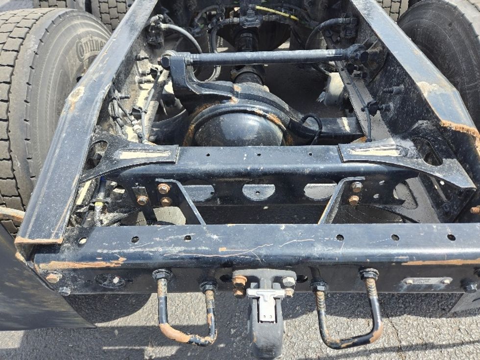 Sleeper Tractor-Heavy Duty Tractors-International-2022-LT625-White Deer-PA-338,117\n\t\tmiles-$ 73,750 - Image 6