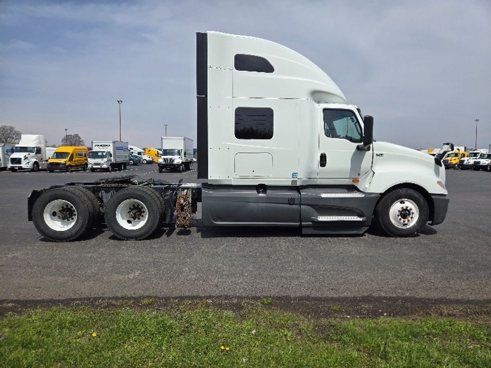 Sleeper Tractor-Heavy Duty Tractors-International-2022-LT625-White Deer-PA-338,117\n\t\tmiles-$ 73,750 - Image 8