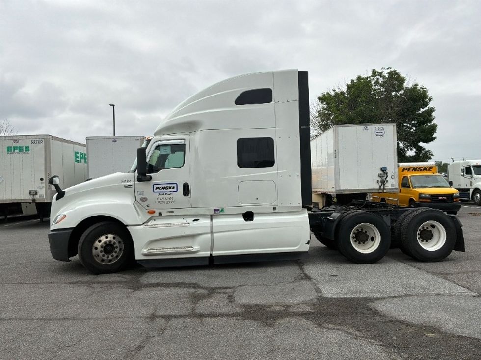 Sleeper Tractor-Heavy Duty Tractors-International-2022-LT625-White Deer-PA-341,453\n\t\tmiles-$ 69,750 - Image 4