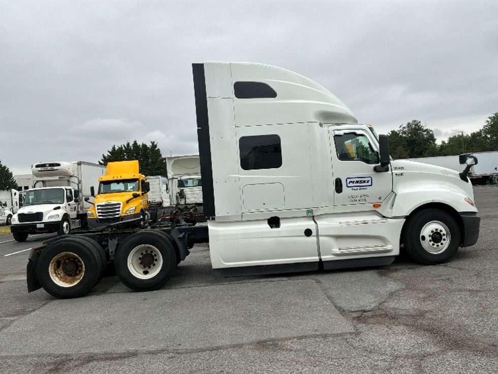 Sleeper Tractor-Heavy Duty Tractors-International-2022-LT625-White Deer-PA-341,453\n\t\tmiles-$ 69,750 - Image 8