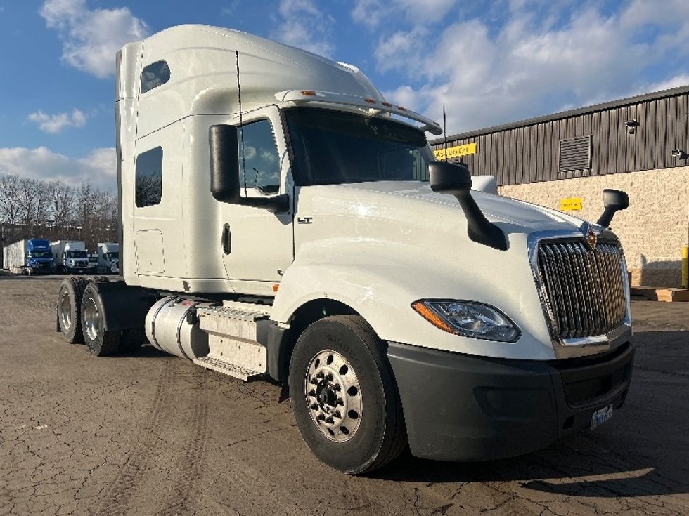 Sleeper Tractor-Heavy Duty Tractors-International-2022-LT625-White Deer-PA-526,431\n\t\tmiles-$ 53,500 - Image 1