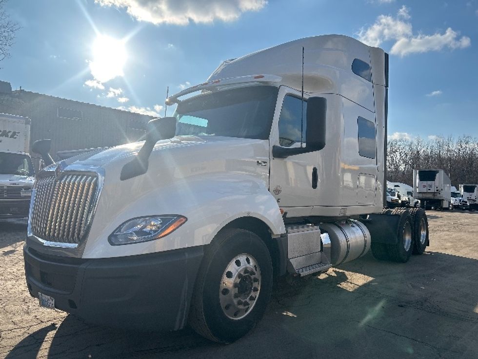 Sleeper Tractor-Heavy Duty Tractors-International-2022-LT625-White Deer-PA-526,431\n\t\tmiles-$ 53,500 - Image 3