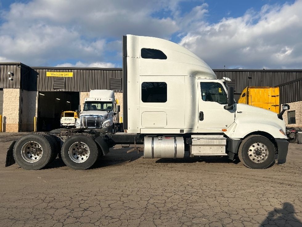 Sleeper Tractor-Heavy Duty Tractors-International-2022-LT625-White Deer-PA-526,431\n\t\tmiles-$ 53,500 - Image 8