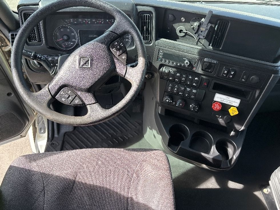 Sleeper Tractor-Heavy Duty Tractors-International-2023-LT625-Arlington-TX-669,493\n\t\tmiles-$ 43,000 - Image 11
