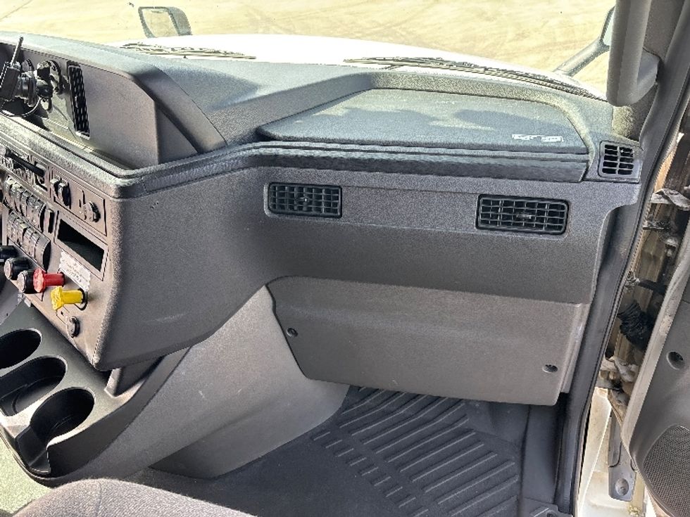 Sleeper Tractor-Heavy Duty Tractors-International-2023-LT625-Arlington-TX-669,493\n\t\tmiles-$ 43,000 - Image 14