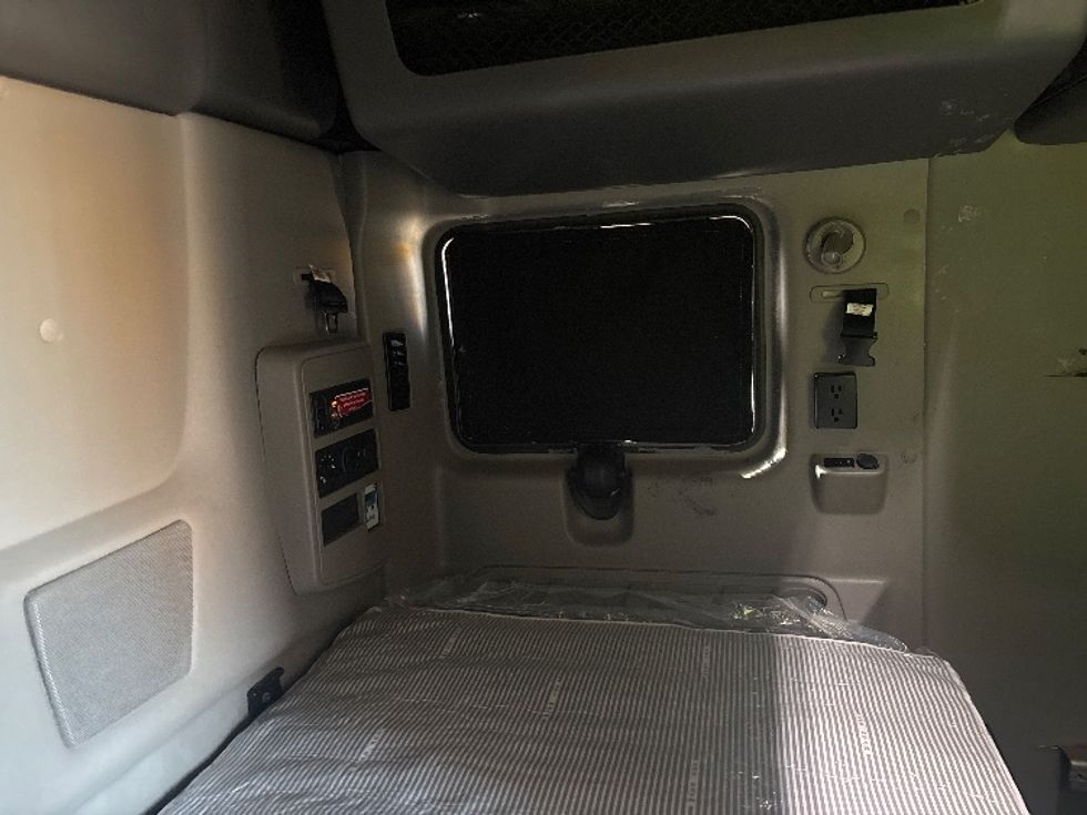 Sleeper Tractor-Heavy Duty Tractors-International-2023-LT625-Arlington-TX-669,493\n\t\tmiles-$ 43,000 - Image 18