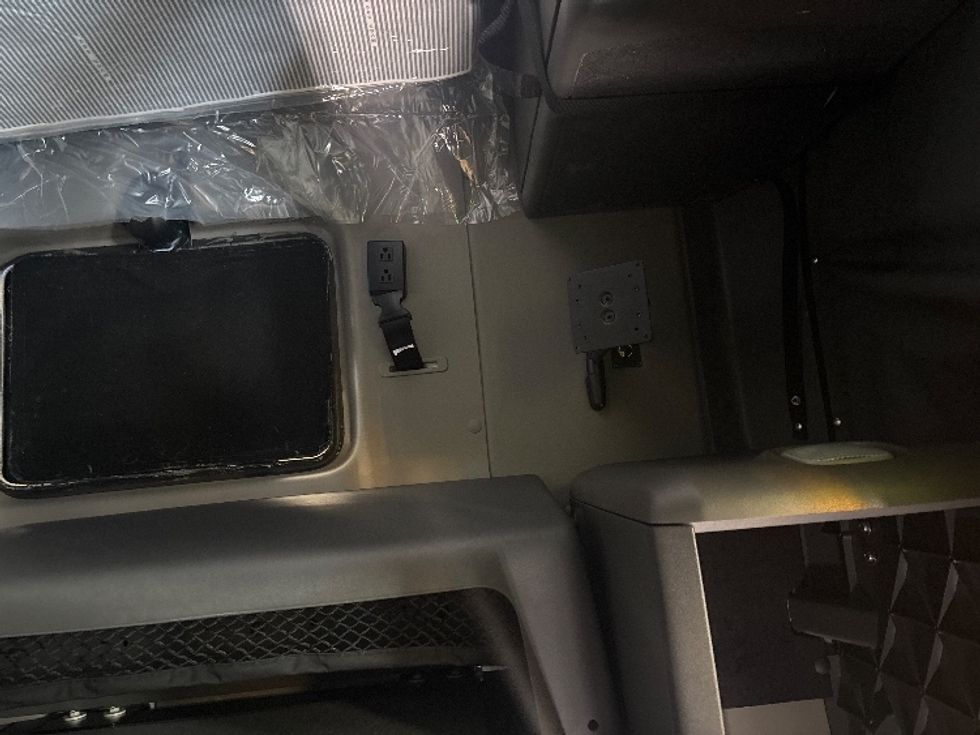 Sleeper Tractor-Heavy Duty Tractors-International-2023-LT625-Arlington-TX-669,493\n\t\tmiles-$ 43,000 - Image 19