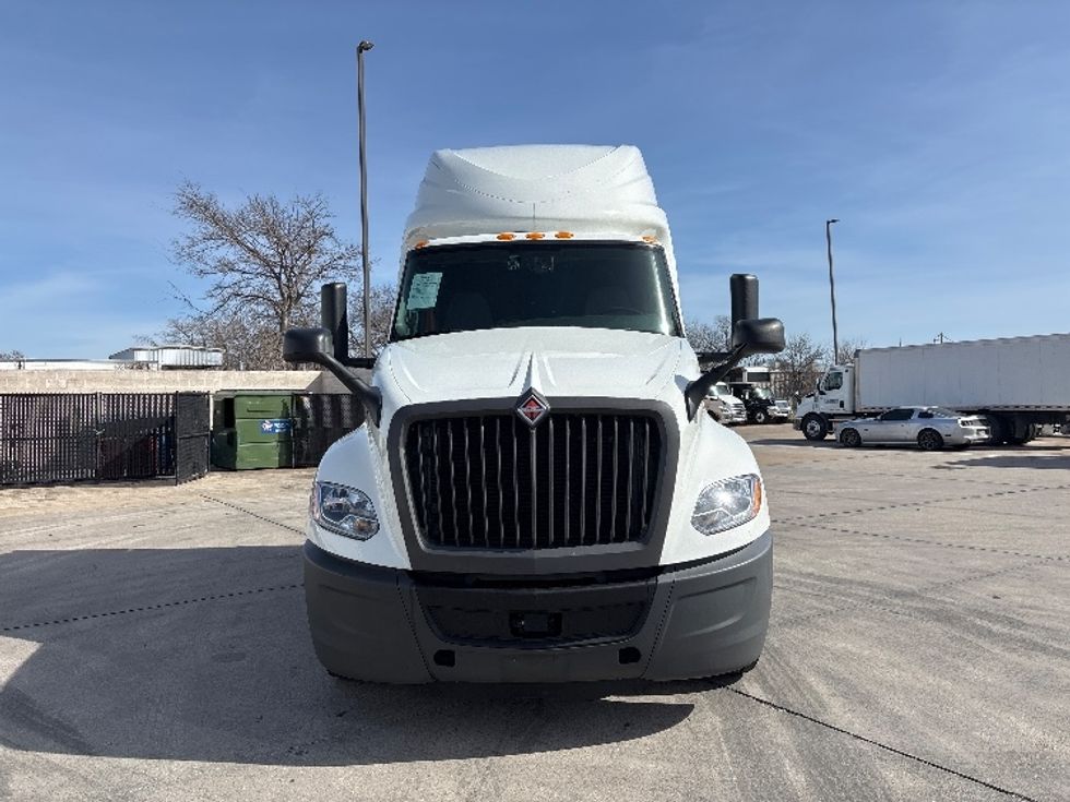 Sleeper Tractor-Heavy Duty Tractors-International-2023-LT625-Arlington-TX-669,493\n\t\tmiles-$ 43,000 - Image 2