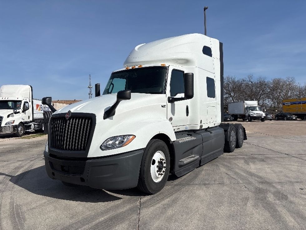 Sleeper Tractor-Heavy Duty Tractors-International-2023-LT625-Arlington-TX-669,493\n\t\tmiles-$ 43,000 - Image 3