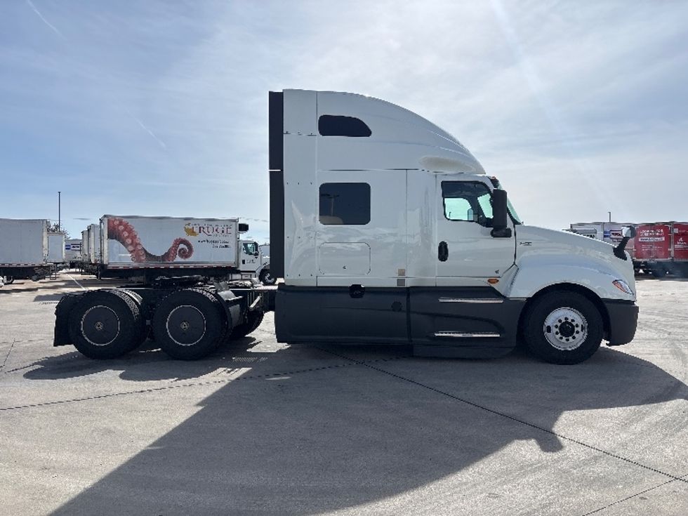 Sleeper Tractor-Heavy Duty Tractors-International-2023-LT625-Arlington-TX-669,493\n\t\tmiles-$ 43,000 - Image 8