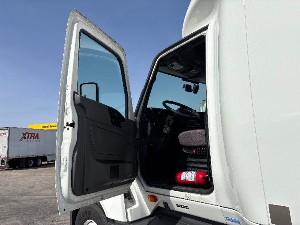 Sleeper Tractor-Heavy Duty Tractors-International-2023-LT625-Arlington-TX-669,493\n\t\tmiles-$ 43,000 - Image 9