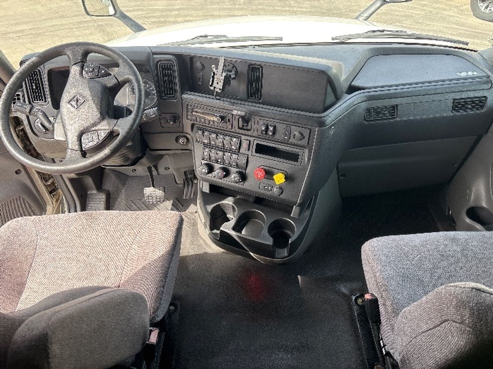 Sleeper Tractor-Heavy Duty Tractors-International-2023-LT625-Arlington-TX-671,593\n\t\tmiles-$ 42,750 - Image 12