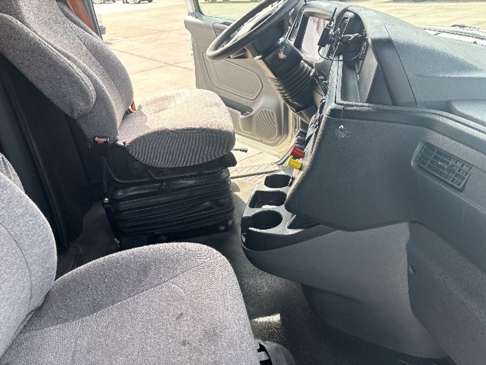 Sleeper Tractor-Heavy Duty Tractors-International-2023-LT625-Arlington-TX-671,593\n\t\tmiles-$ 42,750 - Image 15