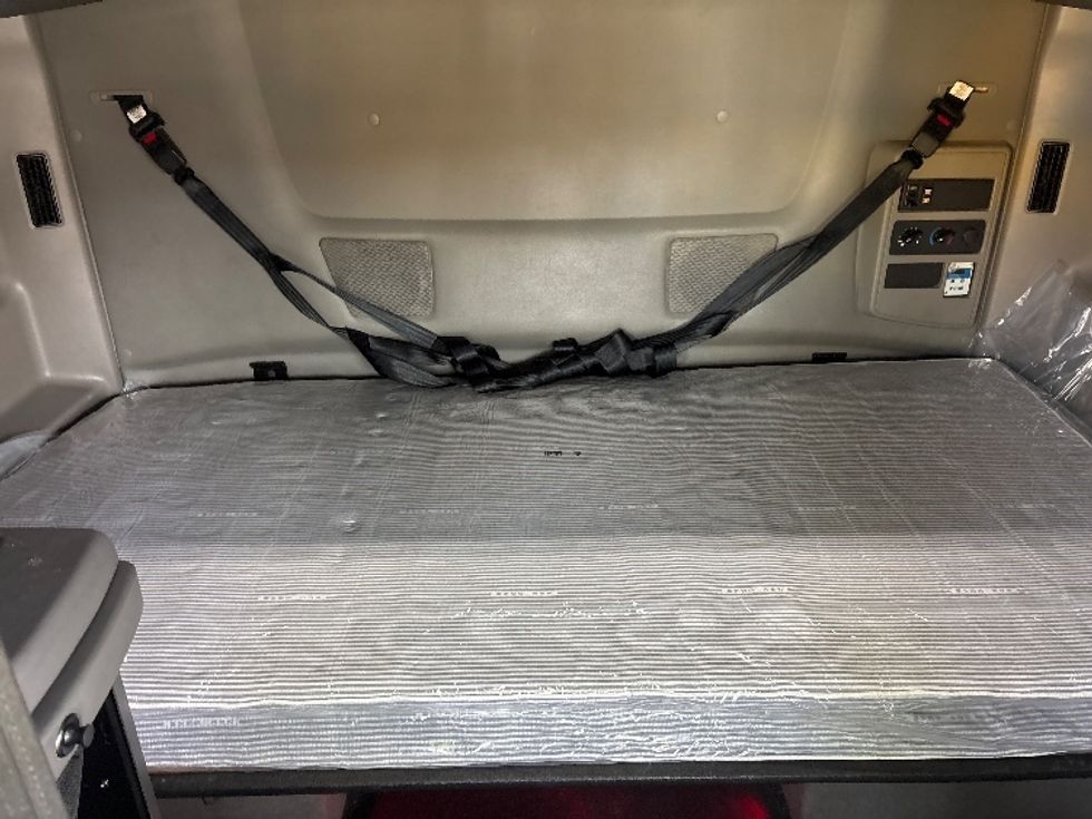 Sleeper Tractor-Heavy Duty Tractors-International-2023-LT625-Arlington-TX-671,593\n\t\tmiles-$ 42,750 - Image 16