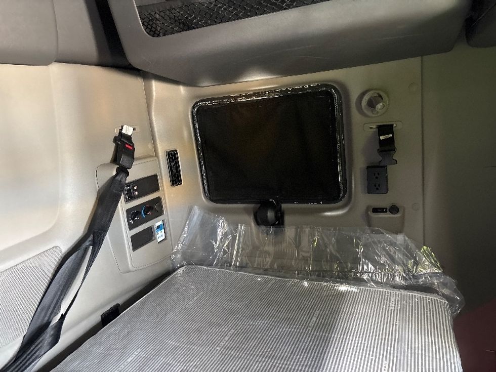 Sleeper Tractor-Heavy Duty Tractors-International-2023-LT625-Arlington-TX-671,593\n\t\tmiles-$ 42,750 - Image 18