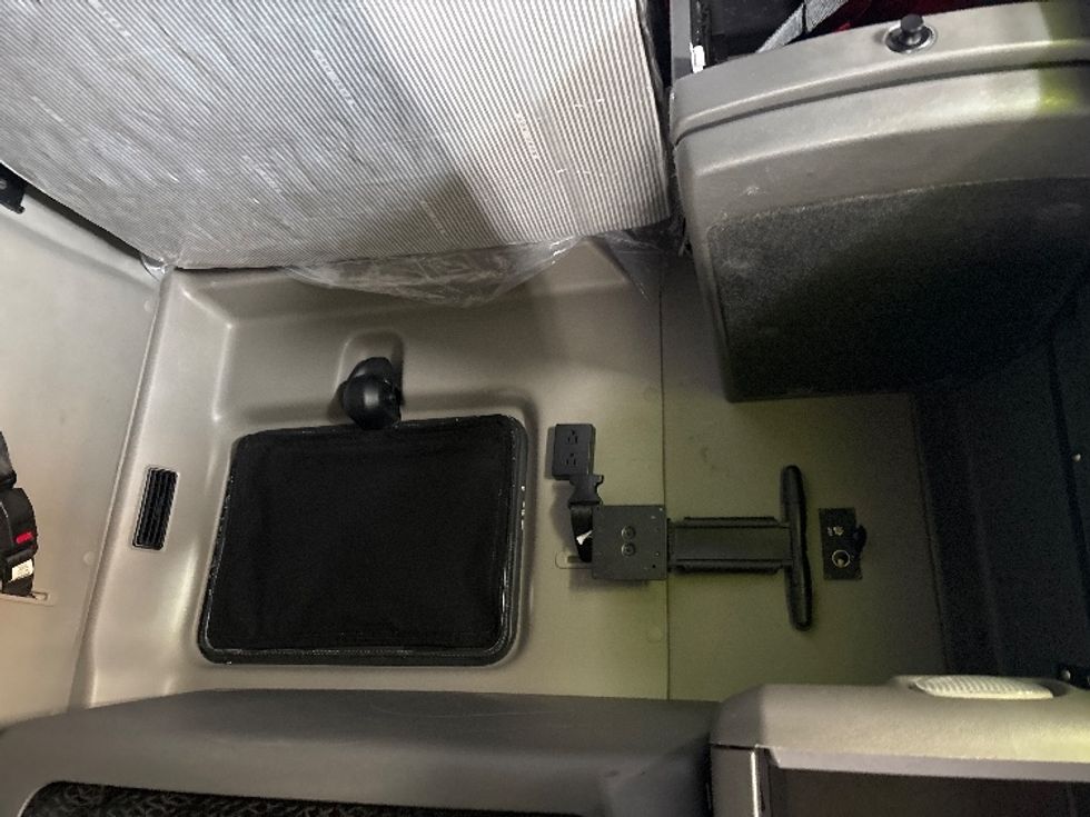 Sleeper Tractor-Heavy Duty Tractors-International-2023-LT625-Arlington-TX-671,593\n\t\tmiles-$ 42,750 - Image 19