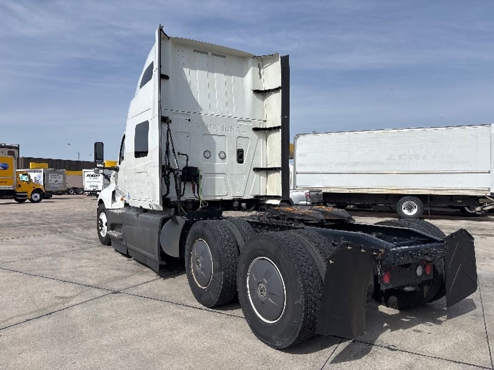 Sleeper Tractor-Heavy Duty Tractors-International-2023-LT625-Arlington-TX-671,593\n\t\tmiles-$ 42,750 - Image 5