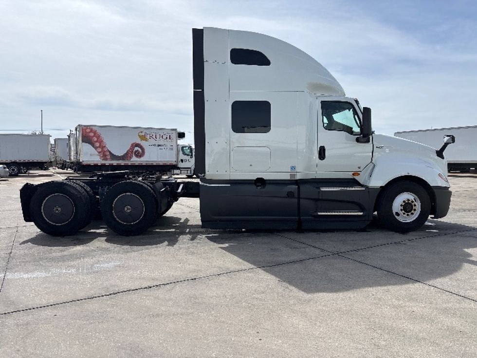 Sleeper Tractor-Heavy Duty Tractors-International-2023-LT625-Arlington-TX-671,593\n\t\tmiles-$ 42,750 - Image 8