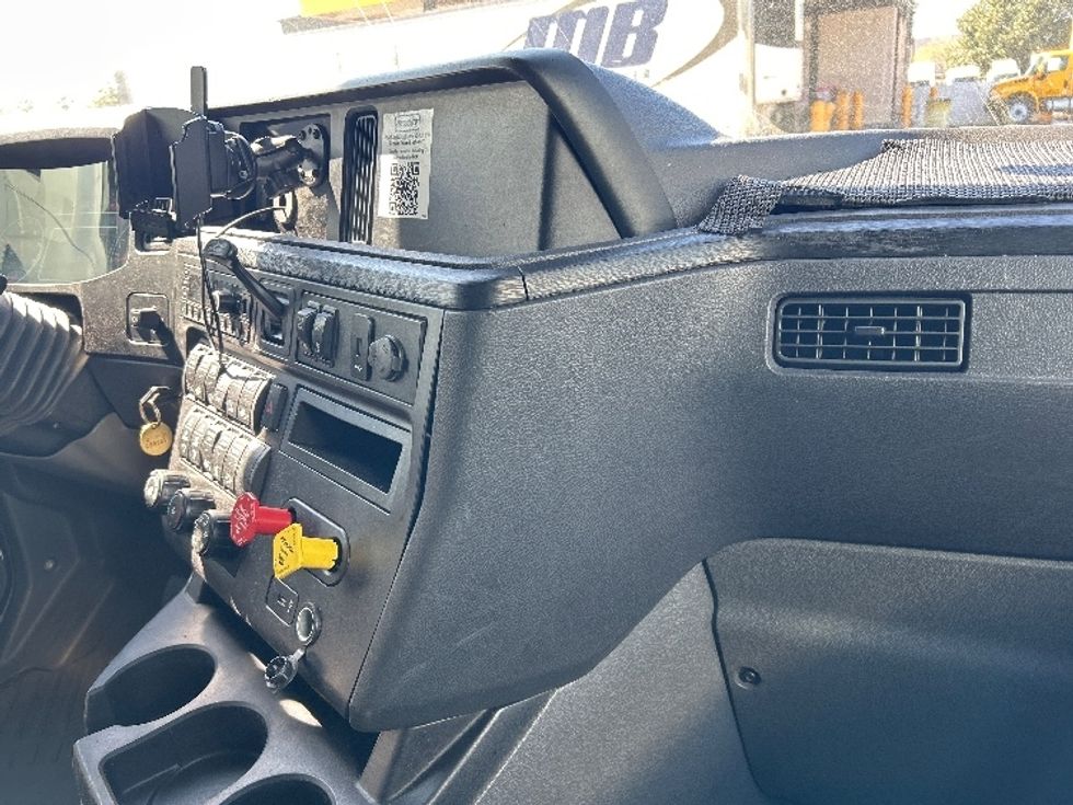 Sleeper Tractor-Heavy Duty Tractors-International-2023-LT625-Atlanta-GA-543,301\n\t\tmiles-$ 51,250 - Image 14