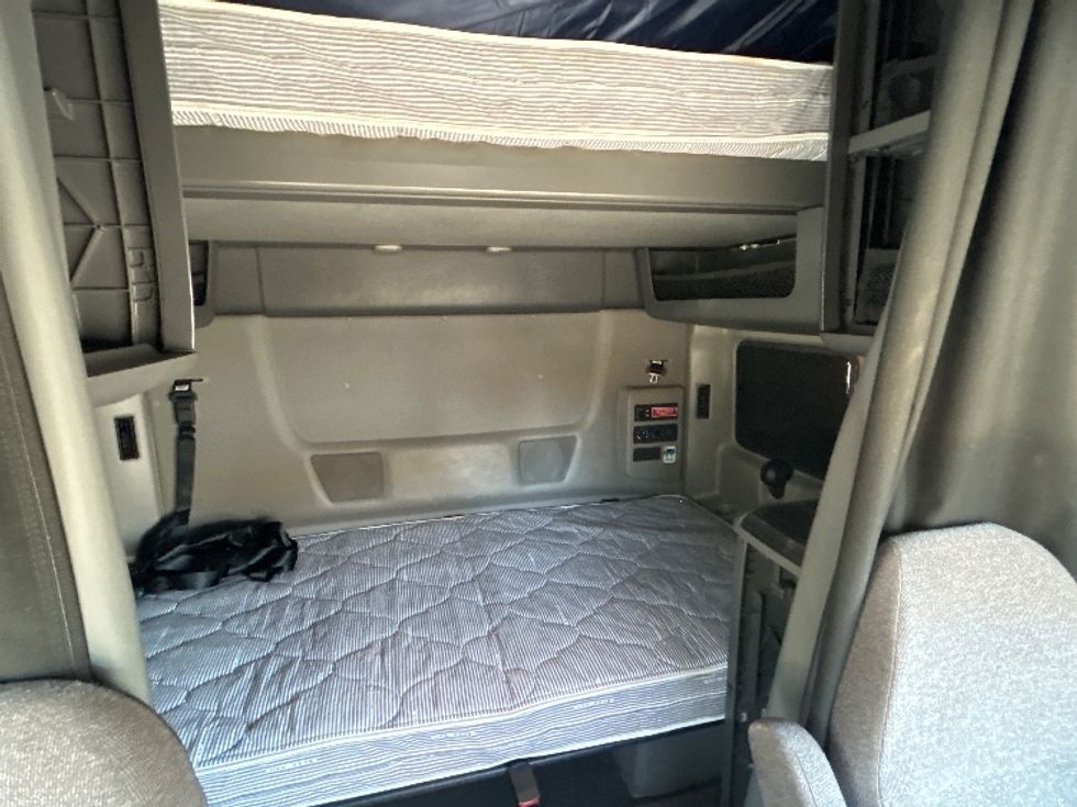 Sleeper Tractor-Heavy Duty Tractors-International-2023-LT625-Atlanta-GA-543,301\n\t\tmiles-$ 51,250 - Image 15