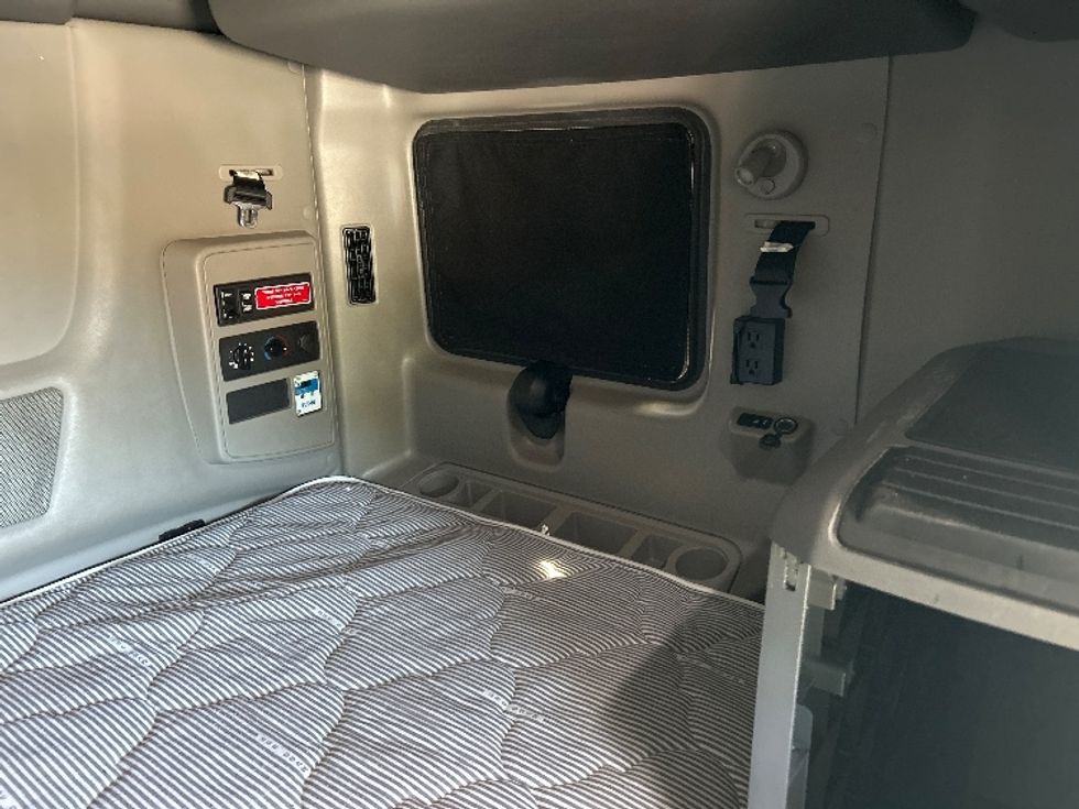 Sleeper Tractor-Heavy Duty Tractors-International-2023-LT625-Atlanta-GA-543,301\n\t\tmiles-$ 51,250 - Image 17