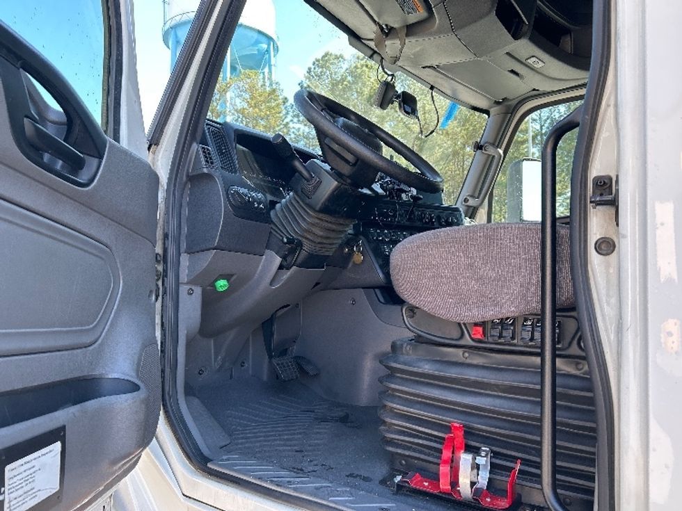 Sleeper Tractor-Heavy Duty Tractors-International-2023-LT625-Atlanta-GA-543,301\n\t\tmiles-$ 51,250 - Image 9