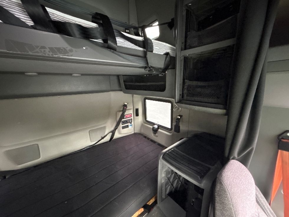 Sleeper Tractor-Heavy Duty Tractors-International-2023-LT625-Atlanta-GA-559,712\n\t\tmiles-$ 52,000 - Image 18