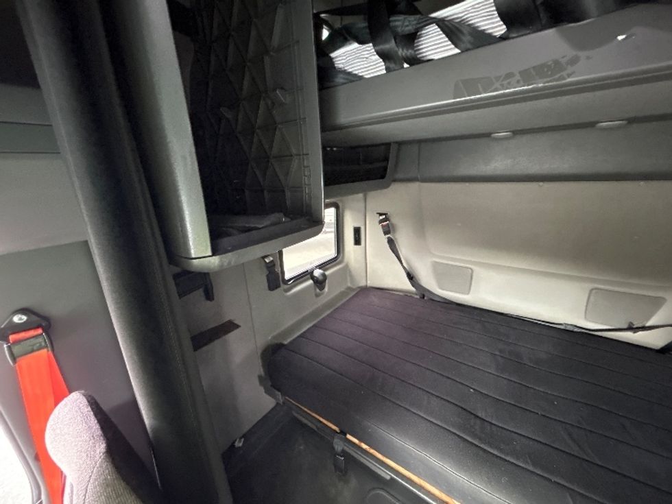 Sleeper Tractor-Heavy Duty Tractors-International-2023-LT625-Atlanta-GA-559,712\n\t\tmiles-$ 52,000 - Image 19