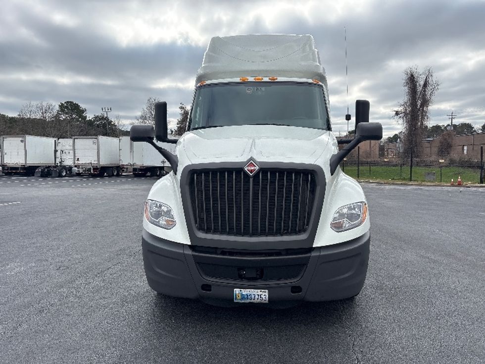 Sleeper Tractor-Heavy Duty Tractors-International-2023-LT625-Atlanta-GA-599,865\n\t\tmiles-$ 48,000 - Image 2