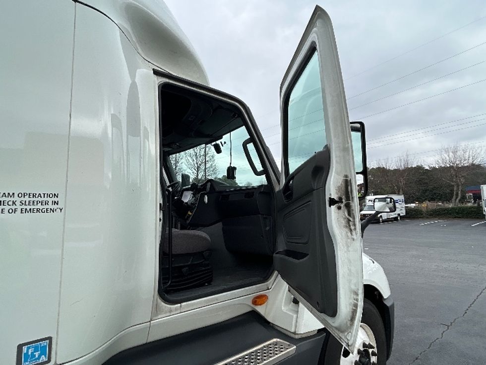 Sleeper Tractor-Heavy Duty Tractors-International-2023-LT625-Atlanta-GA-602,273\n\t\tmiles-$ 47,750 - Image 13