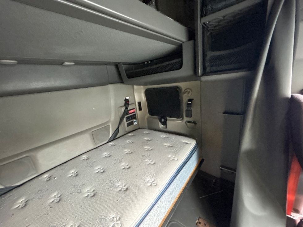 Sleeper Tractor-Heavy Duty Tractors-International-2023-LT625-Atlanta-GA-602,273\n\t\tmiles-$ 47,750 - Image 17