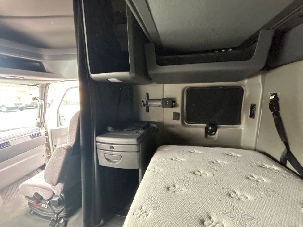 Sleeper Tractor-Heavy Duty Tractors-International-2023-LT625-Atlanta-GA-602,273\n\t\tmiles-$ 47,750 - Image 19