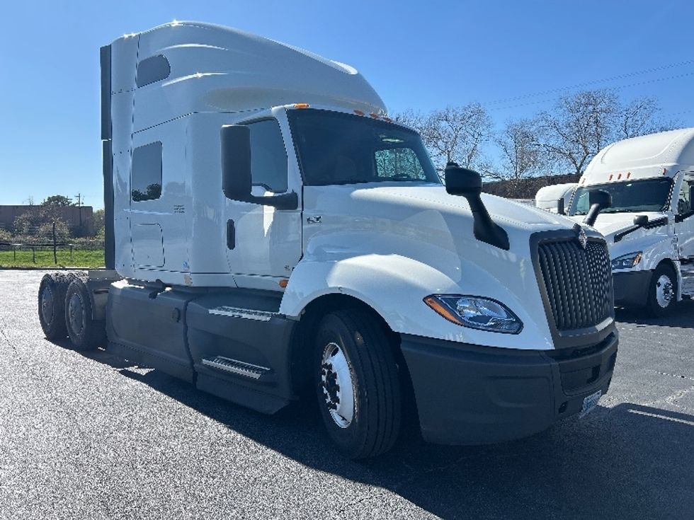Sleeper Tractor-Heavy Duty Tractors-International-2023-LT625-Atlanta-GA-617,752\n\t\tmiles-$ 44,250 - Image 1
