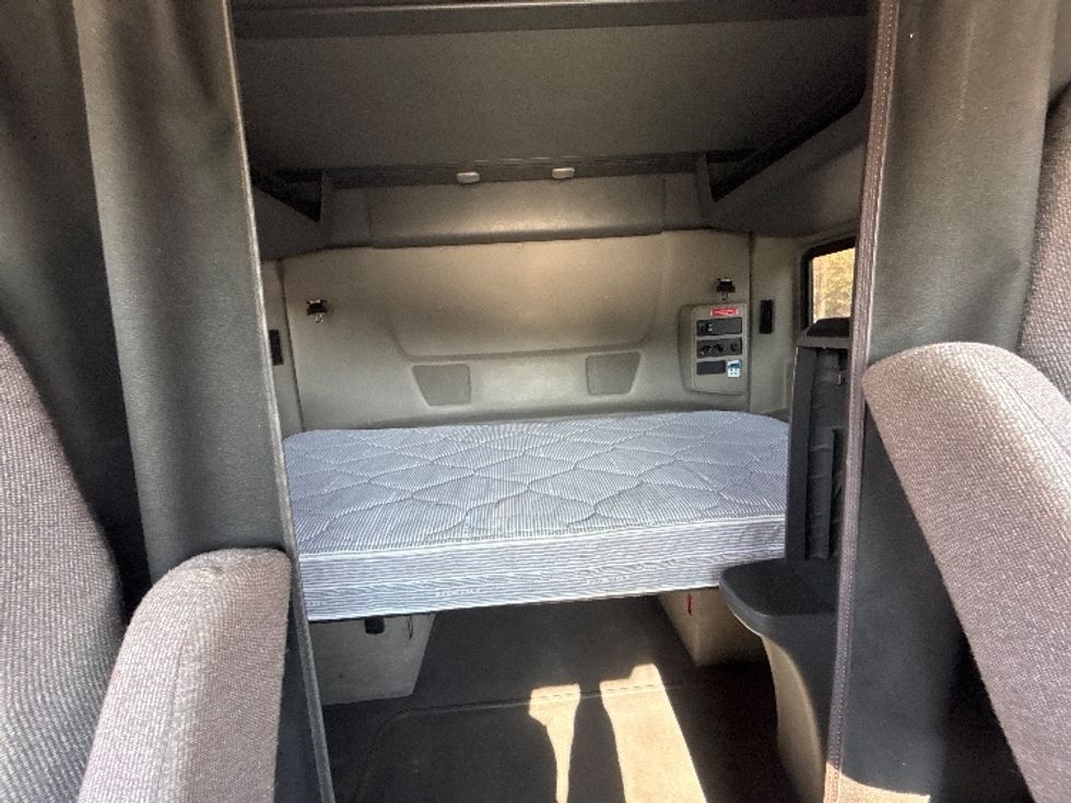 Sleeper Tractor-Heavy Duty Tractors-International-2023-LT625-Atlanta-GA-627,797\n\t\tmiles-$ 45,000 - Image 16