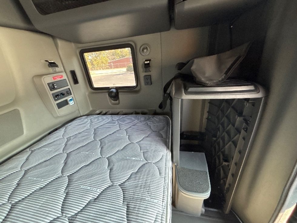 Sleeper Tractor-Heavy Duty Tractors-International-2023-LT625-Atlanta-GA-627,797\n\t\tmiles-$ 45,000 - Image 18