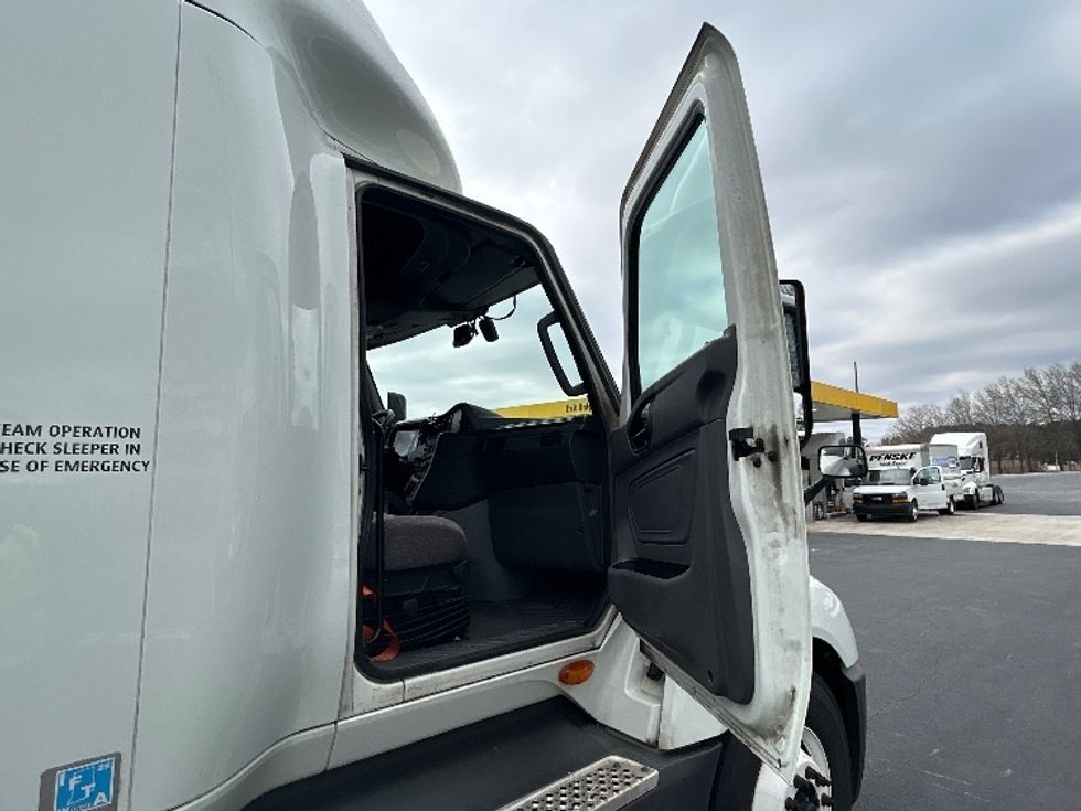 Sleeper Tractor-Heavy Duty Tractors-International-2023-LT625-Atlanta-GA-694,451\n\t\tmiles-$ 38,500 - Image 13