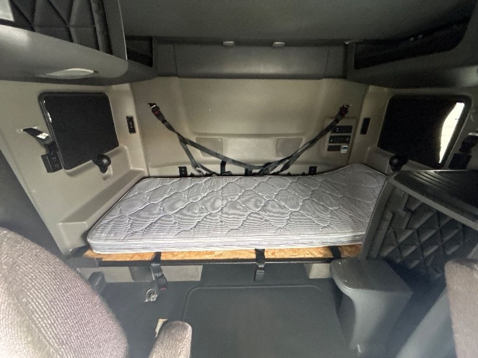 Sleeper Tractor-Heavy Duty Tractors-International-2023-LT625-Atlanta-GA-694,451\n\t\tmiles-$ 38,500 - Image 16