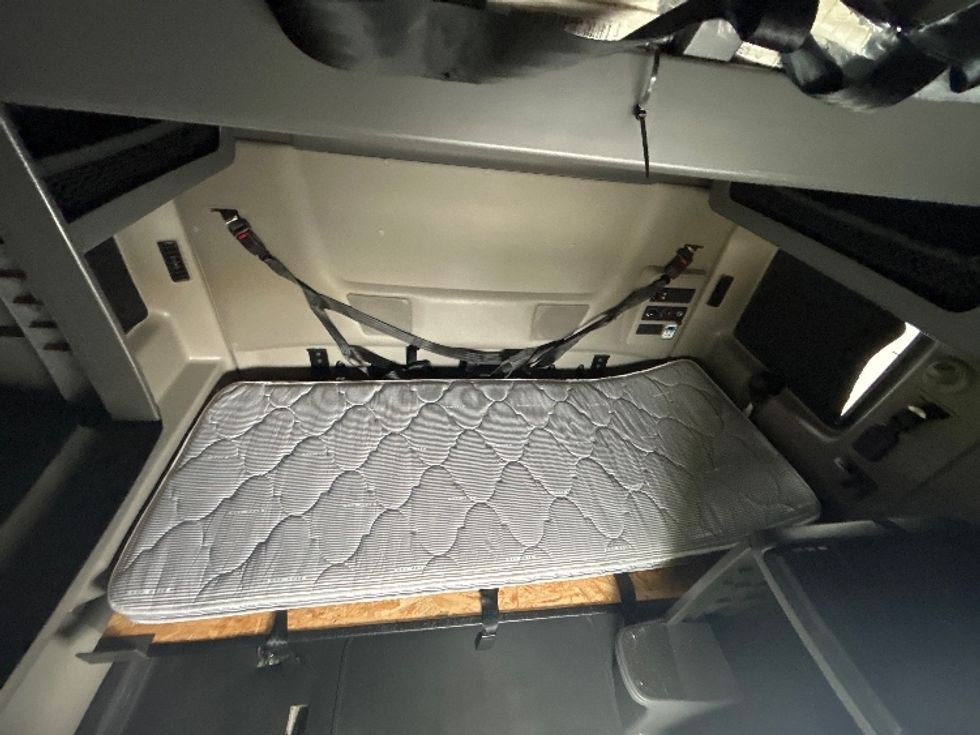 Sleeper Tractor-Heavy Duty Tractors-International-2023-LT625-Atlanta-GA-694,451\n\t\tmiles-$ 38,500 - Image 17