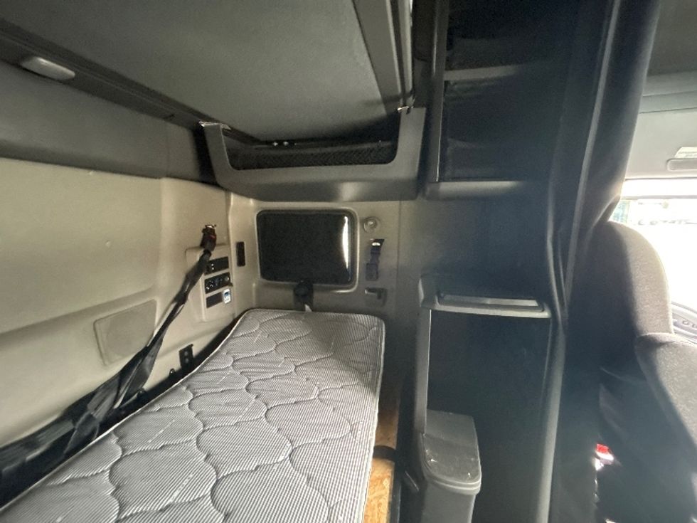 Sleeper Tractor-Heavy Duty Tractors-International-2023-LT625-Atlanta-GA-694,451\n\t\tmiles-$ 38,500 - Image 18