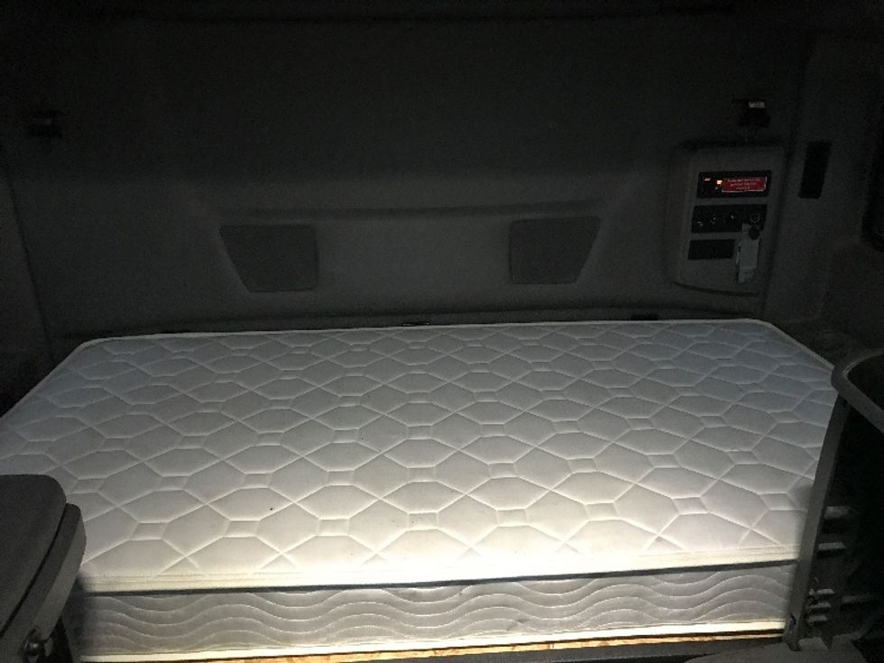 Sleeper Tractor-Heavy Duty Tractors-International-2023-LT625-Aurora-CO-696,397\n\t\tmiles-$ 40,750 - Image 16