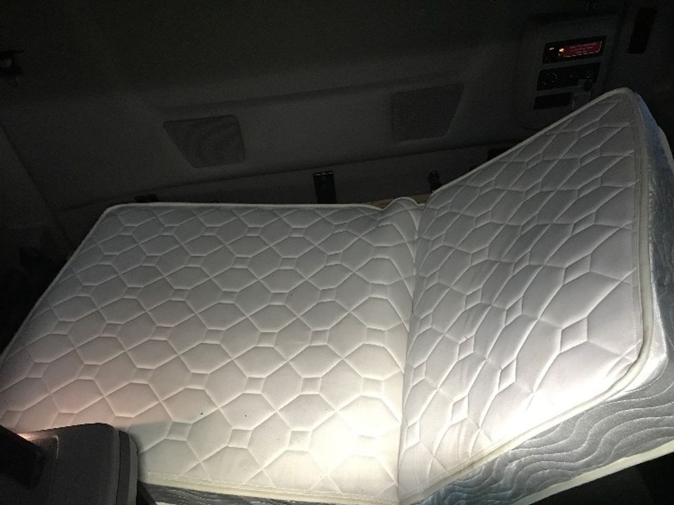 Sleeper Tractor-Heavy Duty Tractors-International-2023-LT625-Aurora-CO-696,397\n\t\tmiles-$ 40,750 - Image 17