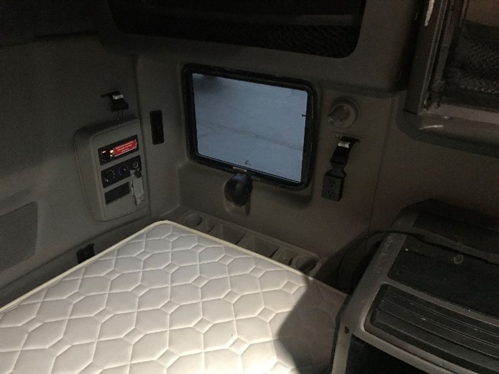 Sleeper Tractor-Heavy Duty Tractors-International-2023-LT625-Aurora-CO-696,397\n\t\tmiles-$ 40,750 - Image 18