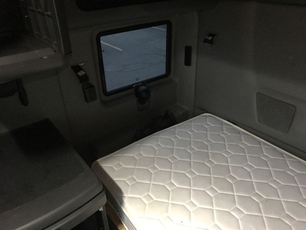 Sleeper Tractor-Heavy Duty Tractors-International-2023-LT625-Aurora-CO-696,397\n\t\tmiles-$ 40,750 - Image 19